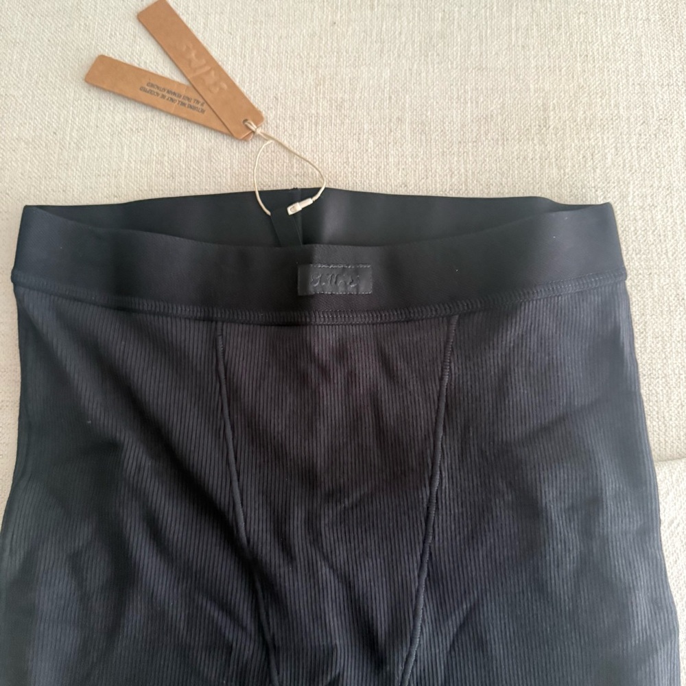 Skims Cotton Rib Boxer Short - Picture 2 of 3